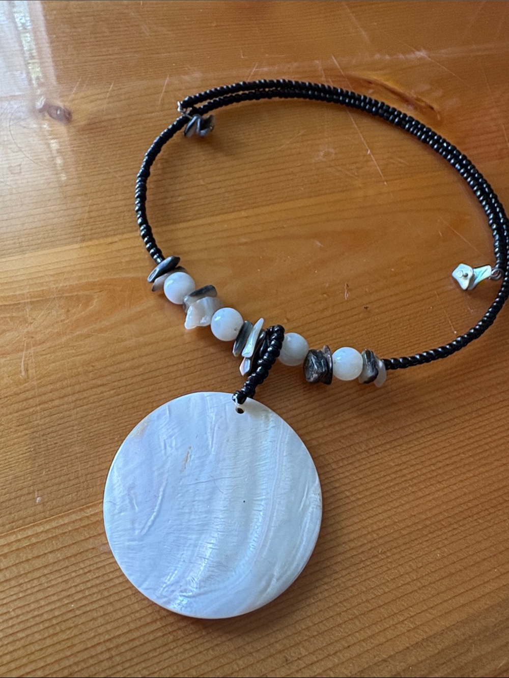Seashells Necklace Black Bead Necklace White Mother-of-Pearl Seashell Circle - Picture 2 of 5